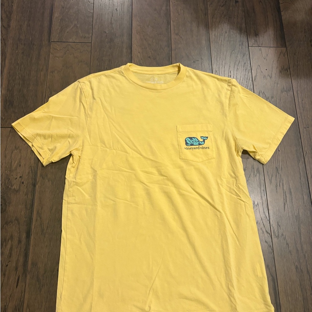 Vineyard Vines Yellow Men's T-Shirt Medium Great Condition